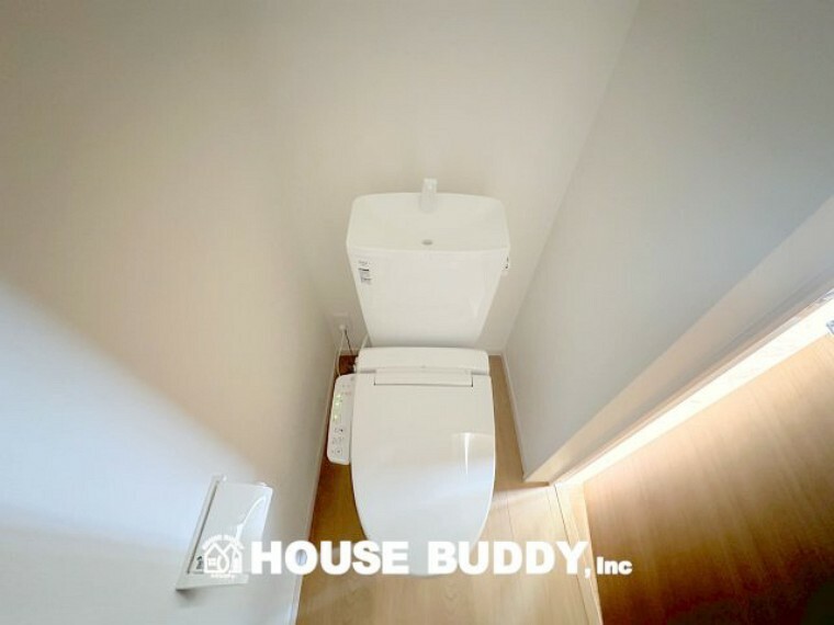 1階、2階ともにお手入れも楽々、清潔感のあるシャワー付きトイレを採用しました。