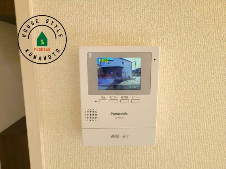 構造・工法・仕様 TVモニター付インターホン　訪問者を画像と音声で確認できる、防犯性に優れた安心のシステム。