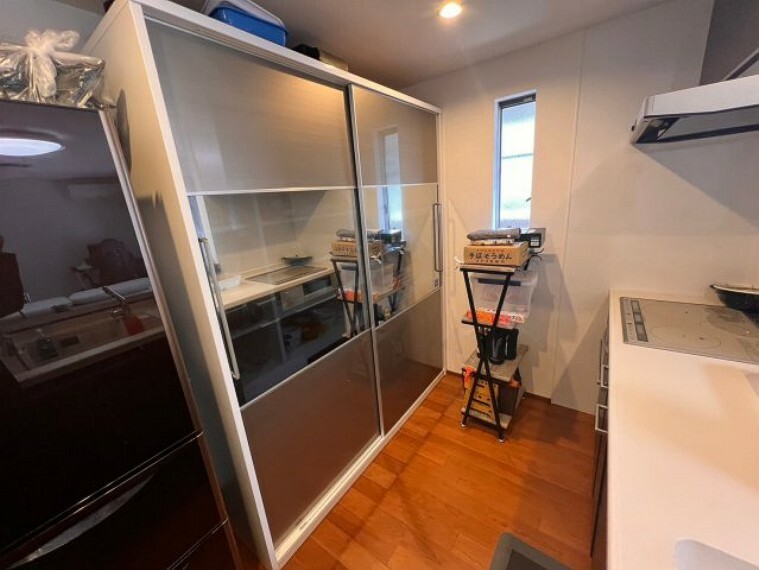 収納 キッチンには大容量の食器棚を置くスペースがあります。ご家族様の食器や来客用の食器、ちょっとした調理用具等も十分収納することができます。