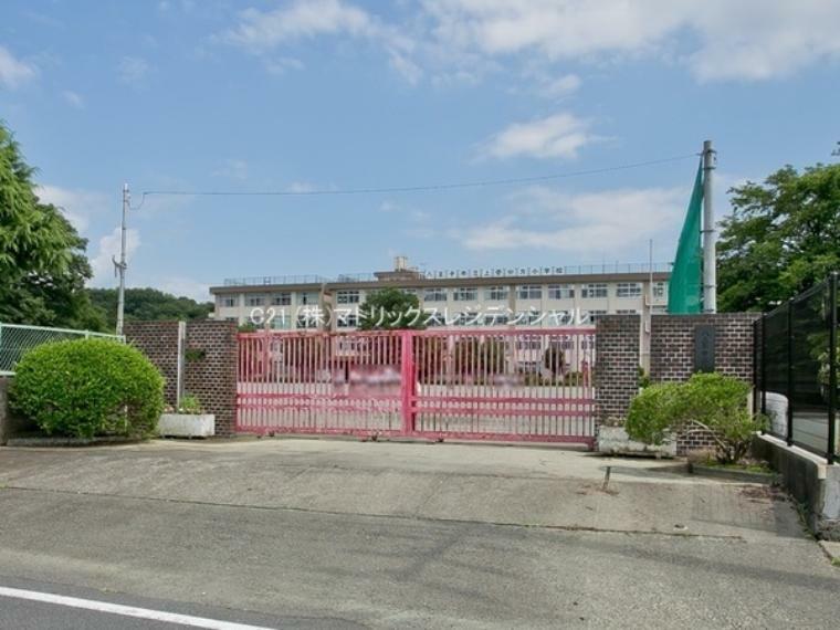 小学校 八王子市立上壱分方小学校 元気な子供達の声が響き渡る学校です。