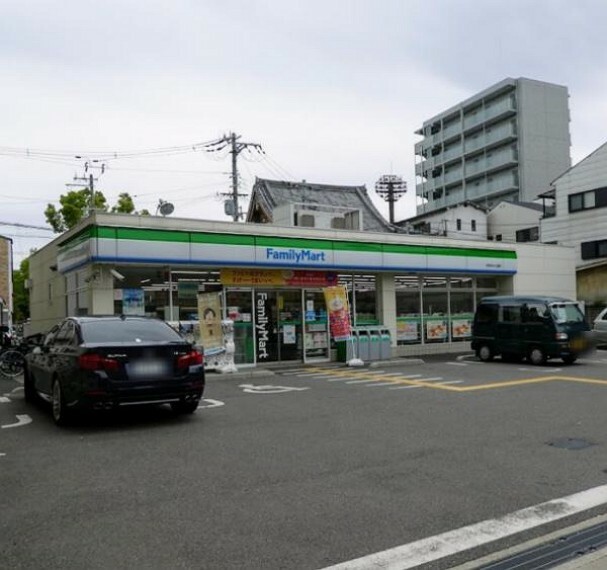 コンビニ ファミリーマート本田みなと通店