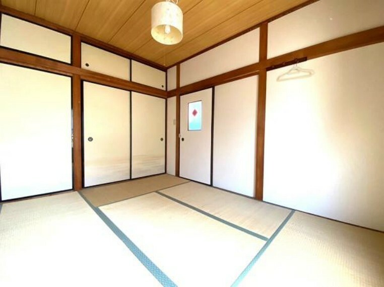 和室 【和室】 2階と3階和室は西向きバルコニーに面しており、 布団の日干し等がしやすいです。