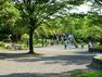 公園 能見台東公園（お子様が楽しめる遊具があるエリアのほかに野球グランド、テニスコートがあります。）