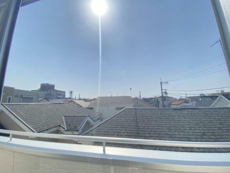 バルコニー 3階バルコニーからの眺望です！一日中太陽の光が降り注ぐバルコニーです！