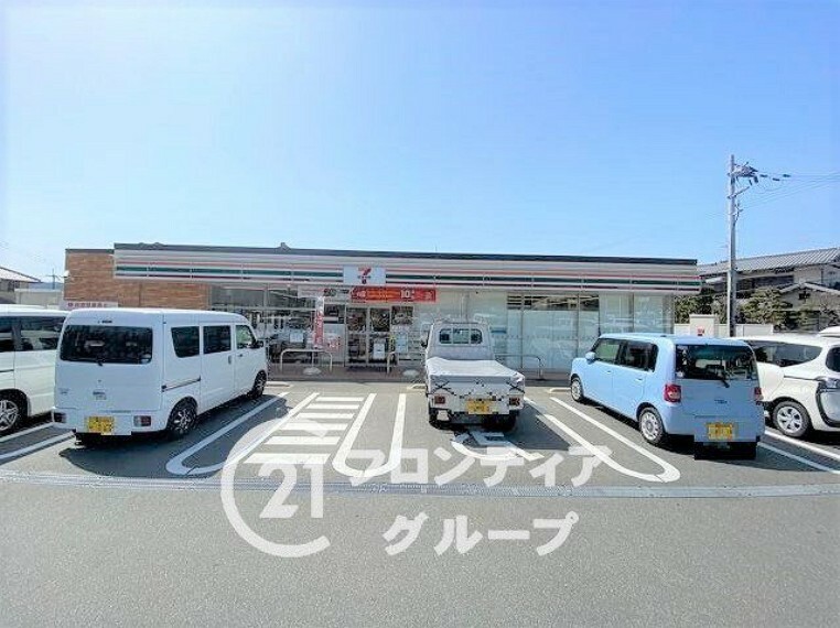 コンビニ セブンイレブン奈良学園大和町2丁目店 徒歩11分。