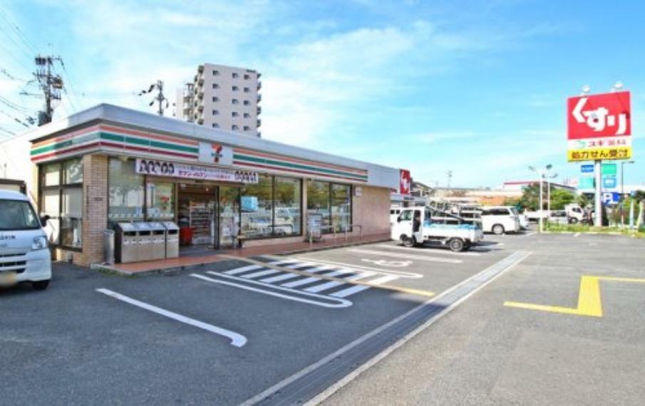 コンビニ 【コンビニエンスストア】セブンイレブン　大阪鶴見緑地店まで501m