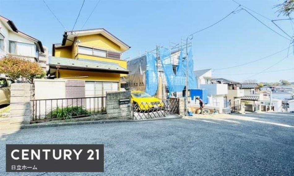 現況写真 《前面道路》　■車通りの少ない閑静な住宅街です。