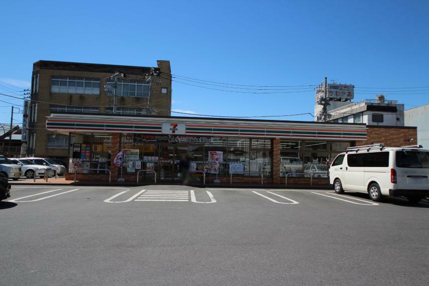 コンビニ セブンイレブン足利伊勢町店