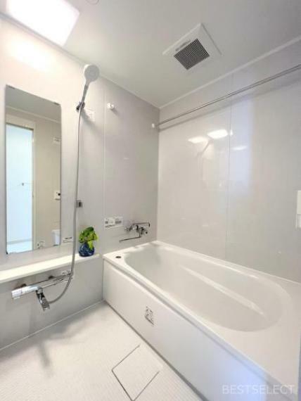 浴室 1日の疲れを癒す浴室は1317サイズ。いつでも温かいお風呂に入れる追焚機能付。