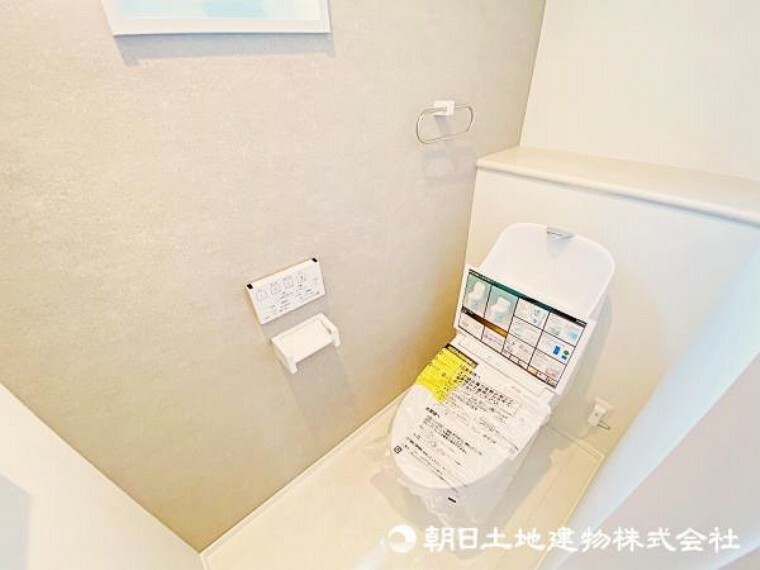 トイレ 1階・2階にシャワートイレをご用意！白で統一された清潔感のある快適な空間です！