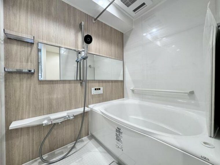 浴室 白をベースとした清潔感ある空間となっています