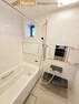浴室 真っ白で清潔感のあるバスルーム。
