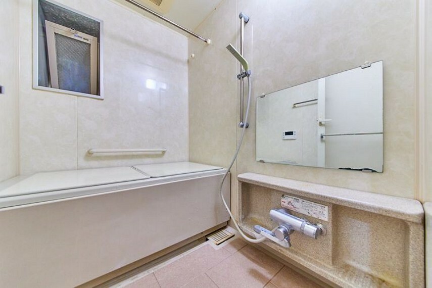 浴室 【ユニットバス:1317サイズ】浴室乾燥機・追い焚き等のあったら嬉しい機能付きのユニットバスです。