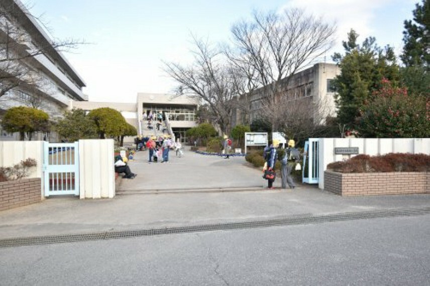 小学校 【小学校】藤塚小学校まで99m