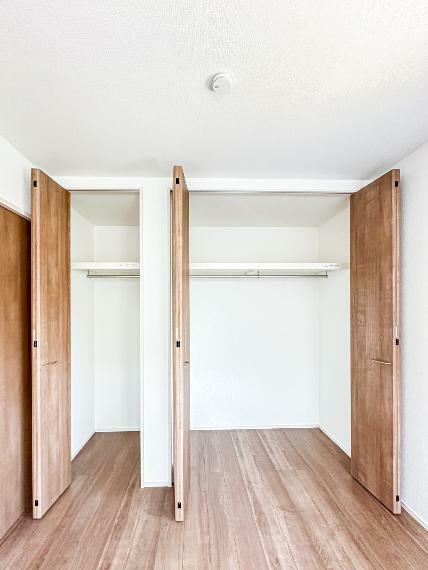 収納 【収納】各部屋を最大限に広く使って頂ける様、全居住スペースに収納付。プライベートルームはゆったりと快適に。