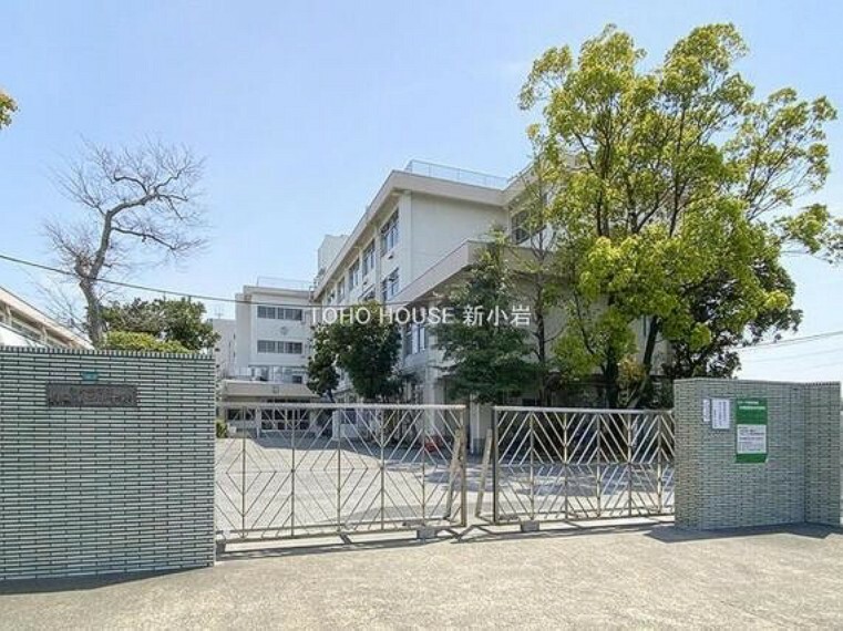 中学校 江戸川区立篠崎第二中学校まで約1100m。