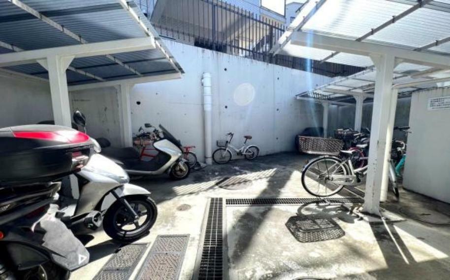 駐輪場・バイク置き場。