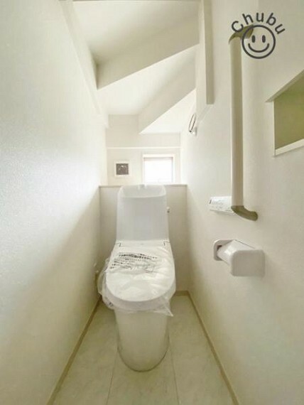 トイレ スタンダードな手洗いタンク一体型・暖房洗浄便座付きトイレ