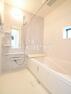浴室 2号棟　白を基調とした清潔感あふれるバスルームです　　【調布市下石原2丁目】