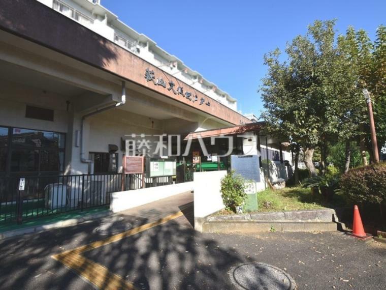 図書館 東村山市立萩山図書館