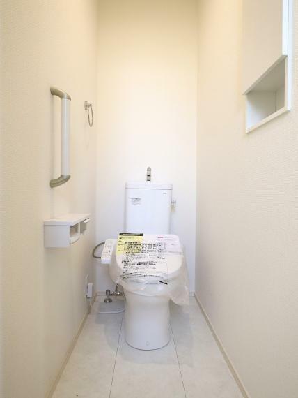 トイレ 【1号棟】ウォシュレットトイレ（1F、2F）壁面収納