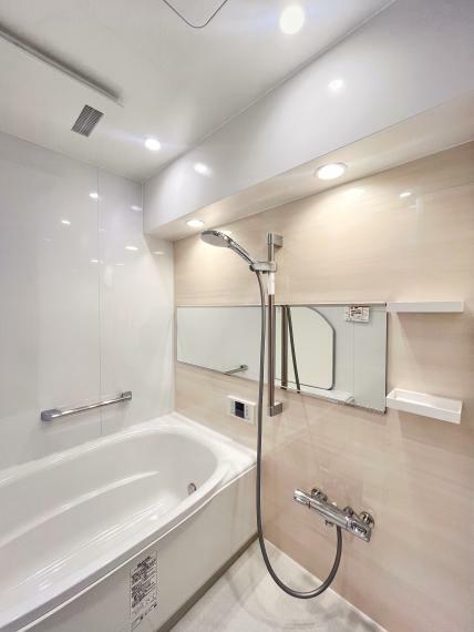 明るく清潔感のある浴室