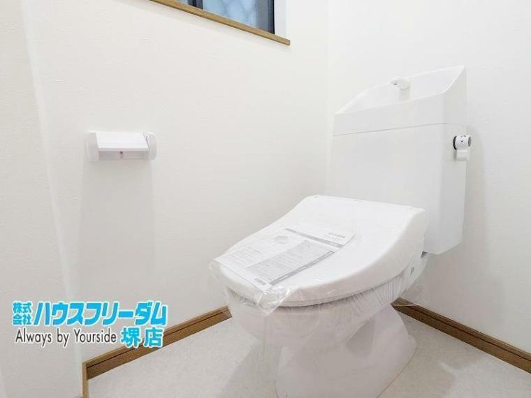 トイレ トイレ 白で統一された空間で清潔な印象を与えてくれます