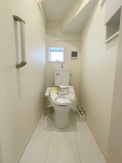 トイレ ■1階のトイレ、いつでも衛生的なシャワー付きトイレ