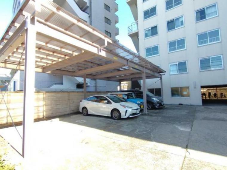 駐車場 ■屋根付き駐車場のあるマンション