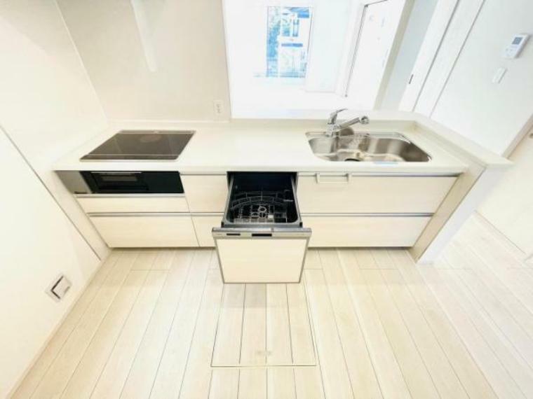 ボタンで簡単操作！家事の時短に便利な食器洗乾燥機を標準装備。