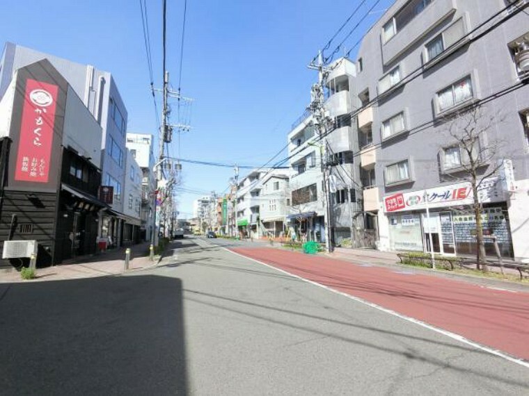 周辺の街並み 駅周辺の商店街が栄えており、毎日のお買い物にも便利です。