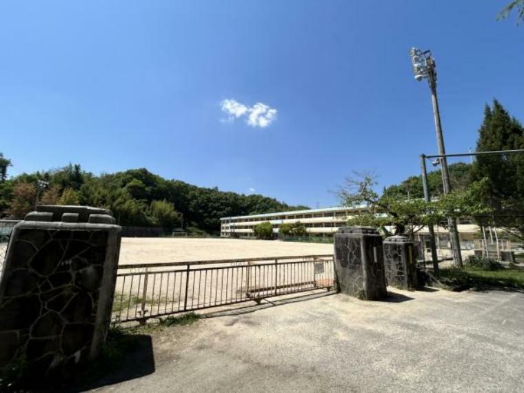 小学校 【小学校】三原市立沼田東小学校まで1000m（徒歩13分）。