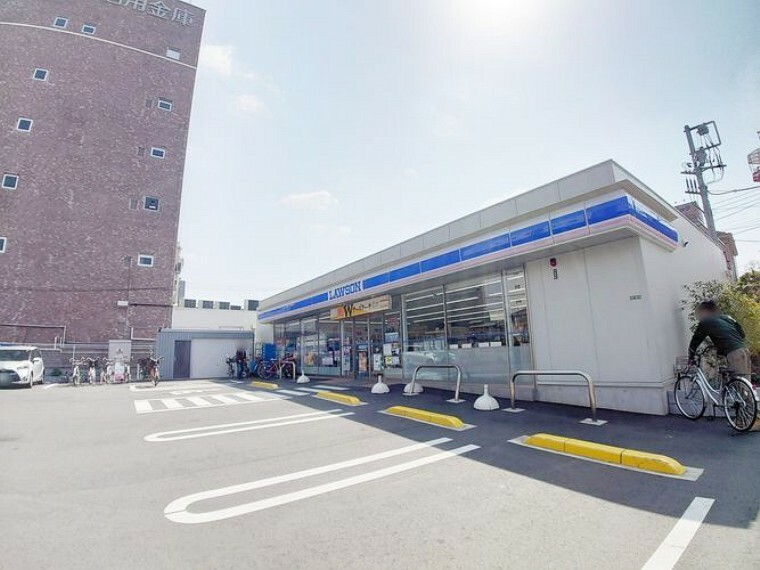 コンビニ ローソン足立竹の塚五丁目店 徒歩2分。