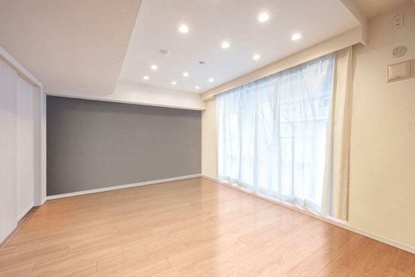居間・リビング ※画像はCGにより家具等の削除、床・壁紙等を加工した空室イメージです。