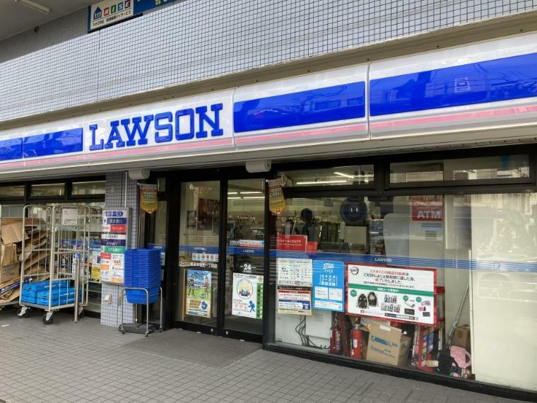 ローソン 横浜本牧町一丁目店（24時間営業。近くにあるとちょっとした買い物にも便利ですね。）（約500m）