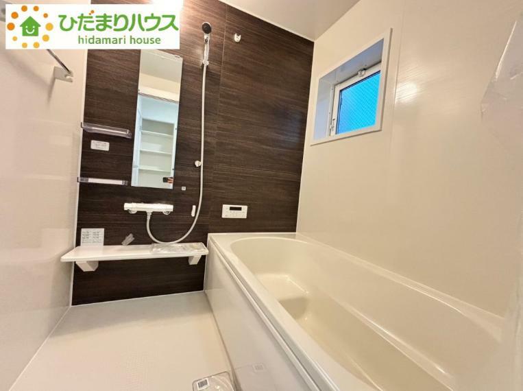 浴室 清潔感のある浴室は自分一人のリラックス空間を演出してくれます。もちろんお子様と一緒でも十分な広さがあり快適です（^^