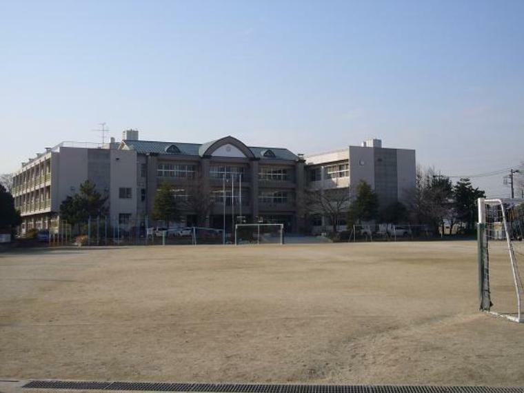 小学校 【小学校】越谷市立桜井小学校まで400m