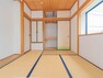 寝室 日本で生まれた世界に誇る文化の一つ、和み室がある幸せを満喫して頂けます。お子様の遊び室から客間としてまで、多様なシーンに対応できます。