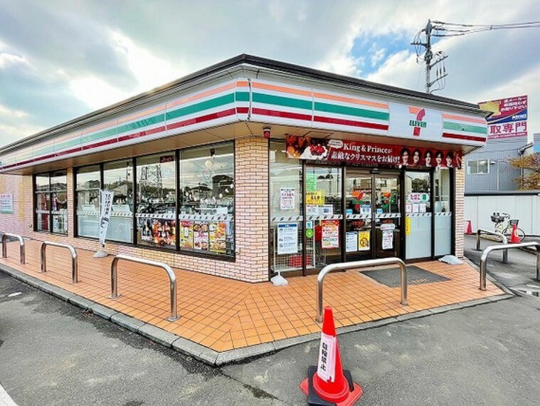 コンビニ セブンイレブン　町田大蔵店　距離約650m