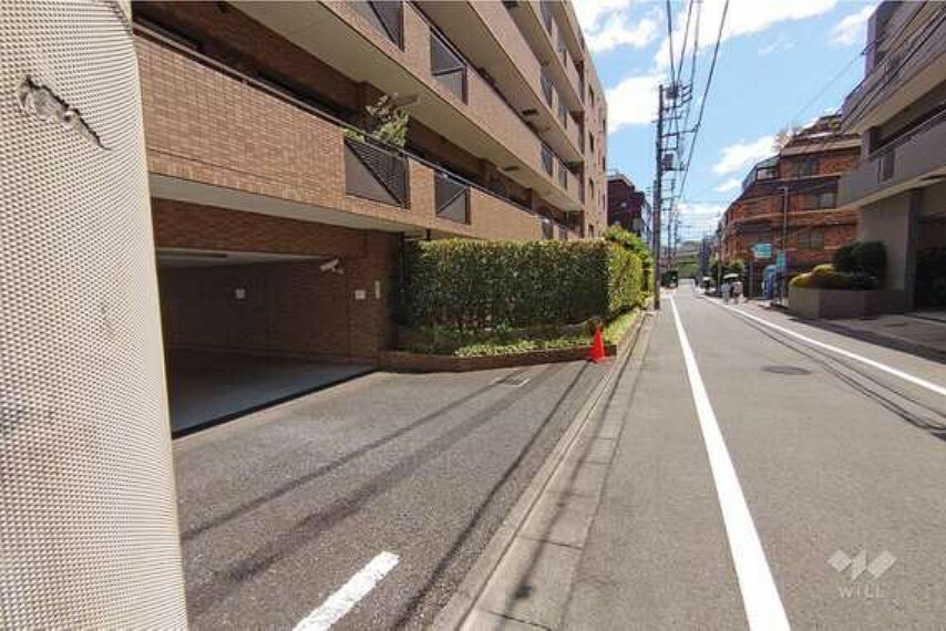 現況写真 敷地西側の前面道路（北側から）