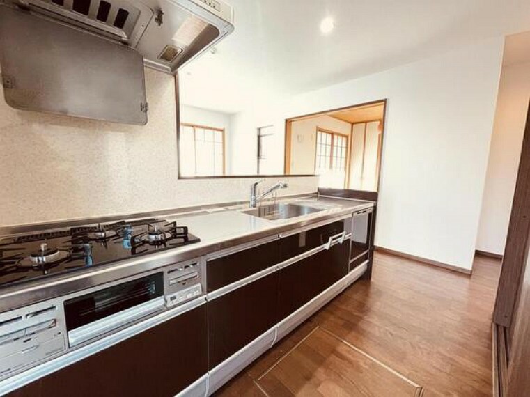 キッチン 清潔感のあるキッチンスペース。ご家族の笑顔を想像しながら、楽しく調理ができそうです。