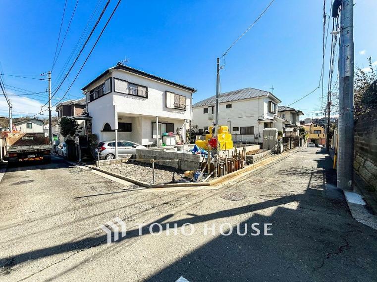 現況写真 閑静な住宅街の陽当りに恵まれた土地で寛ぎに満ちた生活を。