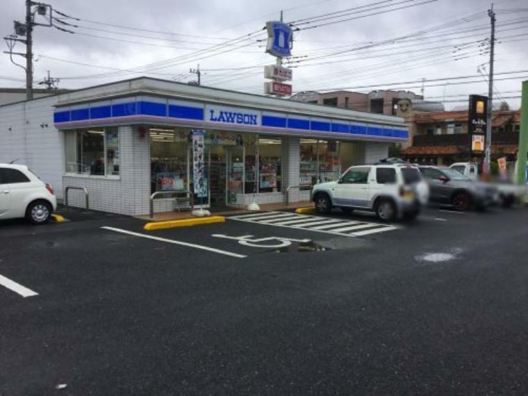 コンビニ 【コンビニエンスストア】ローソン　カジュアルタウン店まで1415m