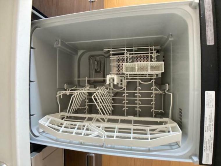 自動食器洗い乾燥機<BR/>水も時間も節約～食事の後片付けもラクラクなので、自分や家族との時間を作ることができますね！