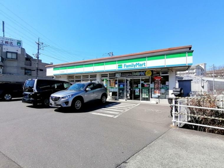 コンビニ ファミリーマート日野北野街道店