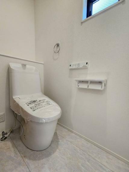 トイレ 新築戸建てなら今や標準装備は当たり前。気持ちいいウォシュレット機能。