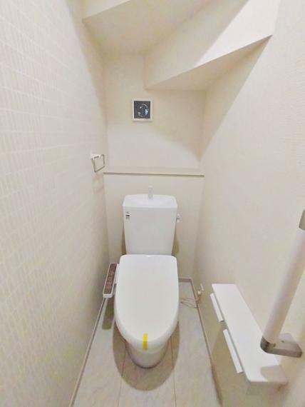 同仕様写真（内観） 【施工例】2カ所シャワー機能付トイレを設置しており、忙しい朝の混雑も解消！