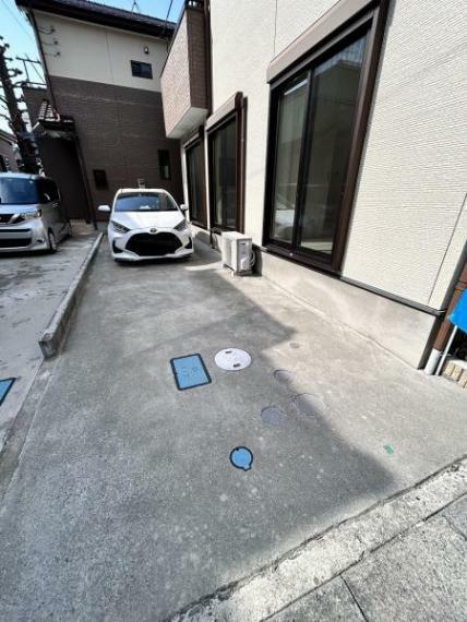 駐車場 駐車場のお写真です。お車は縦列2台停められます。熊谷駅が近くて車も停められるおうちは便利ですね。