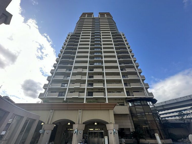 外観写真 地上27階建てマンションの17階部分です！