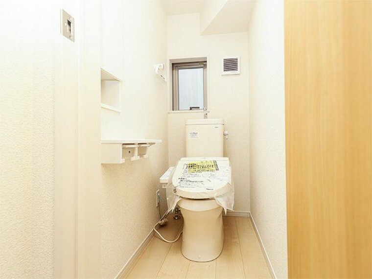 ＼同仕様写真/オート開閉のフタなので、手を触れず清潔・快適なトイレです！